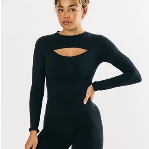 ULTRASOFT KEYHOLE LONG SLEEVE - L - BLACK